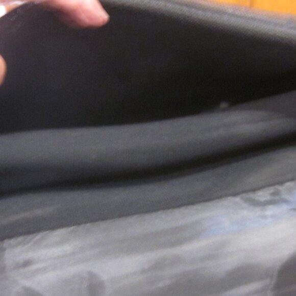 Sony PlayStation 2 shoulder bag and manuals - Picture 4 of 7